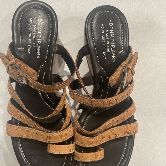 Donald J. Pliner Shakia Women’s Size 8 Strappy Tan Cork Wedge - Picture 3 of 8